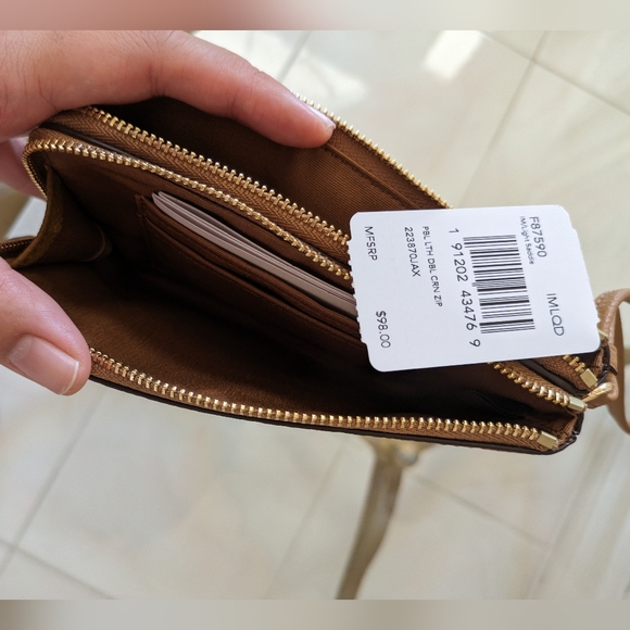 Coach Wrist Purse, Brown Color NWT, Small Purse - Picture 5 of 8